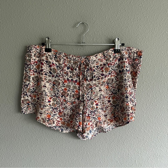 Intermix Silk Floral Print Mini Shorts P - Picture 1 of 12